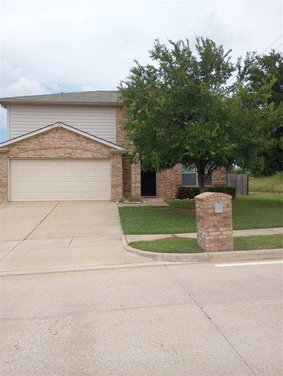 Property photo for 1825 Crested Butte Drive, Fort Worth, TX