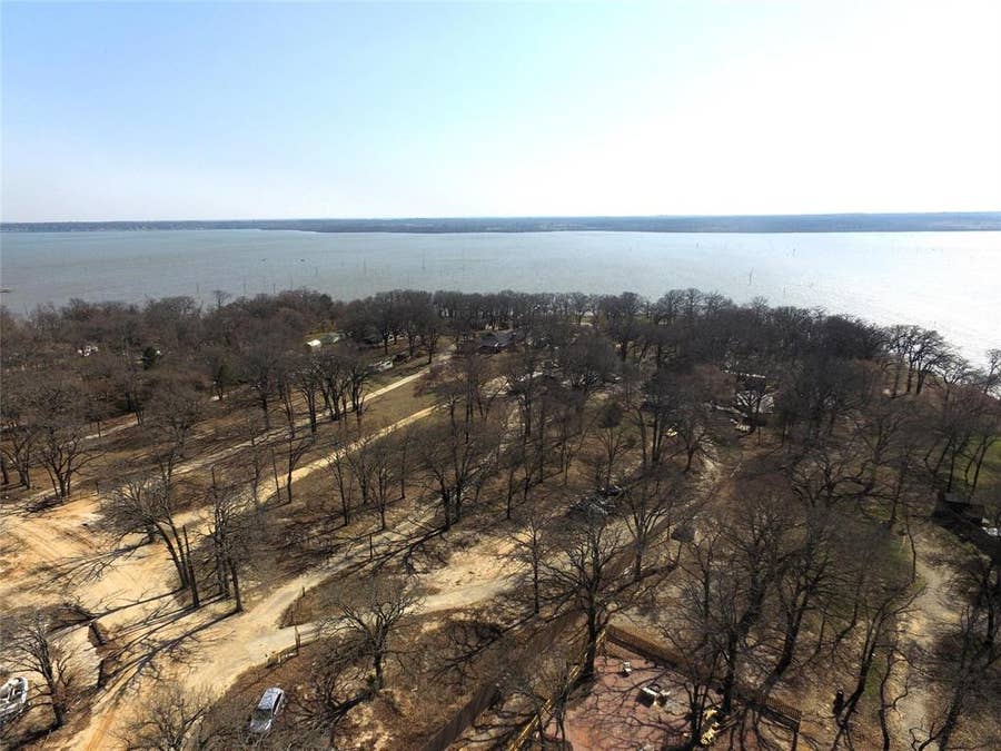 Property photo for 8085 Lakeview Drive, Quinlan, TX