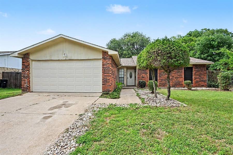 Property photo for 7813 Acapulco Road, Fort Worth, TX