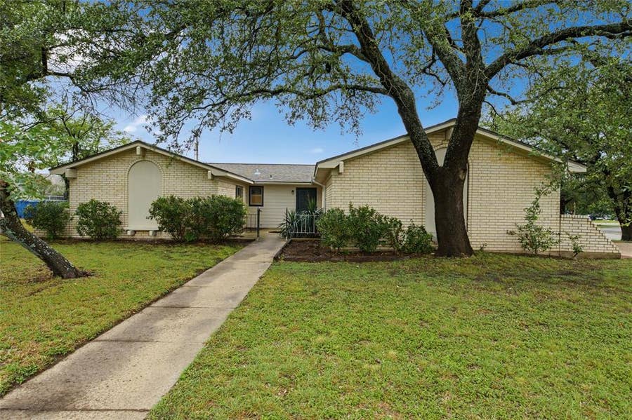 Property photo for 901 Rambler Drive, Waco, TX
