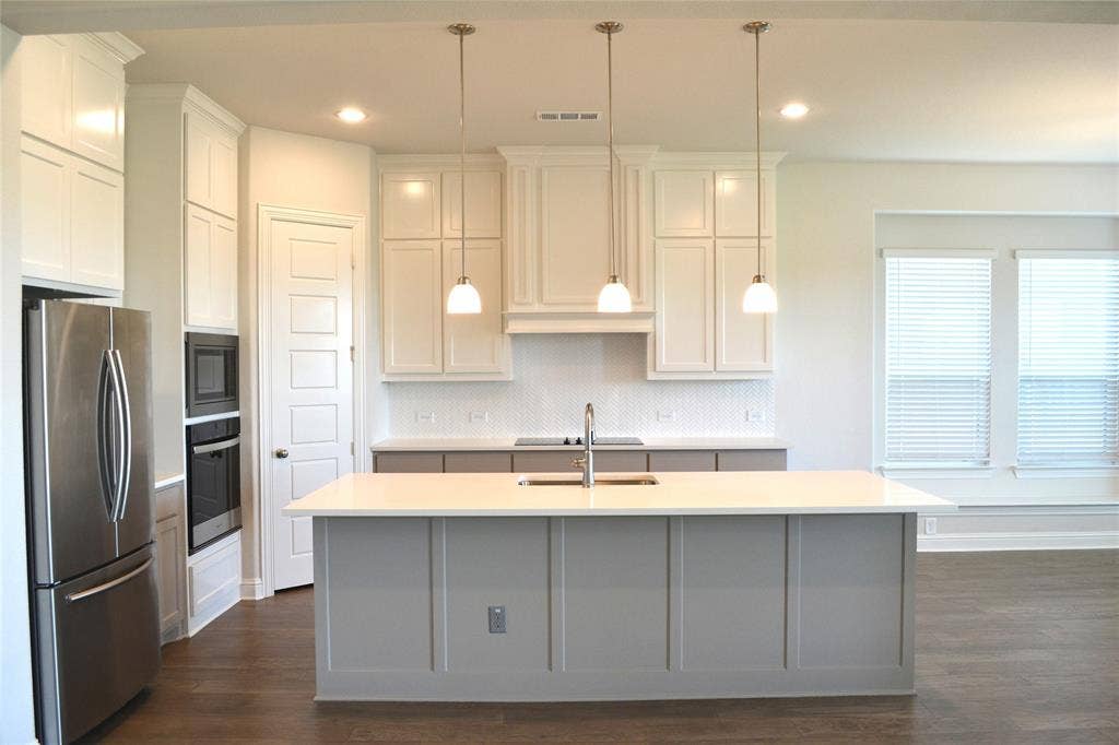 3834 Foot Hills Drive, Midlothian, TX 76065