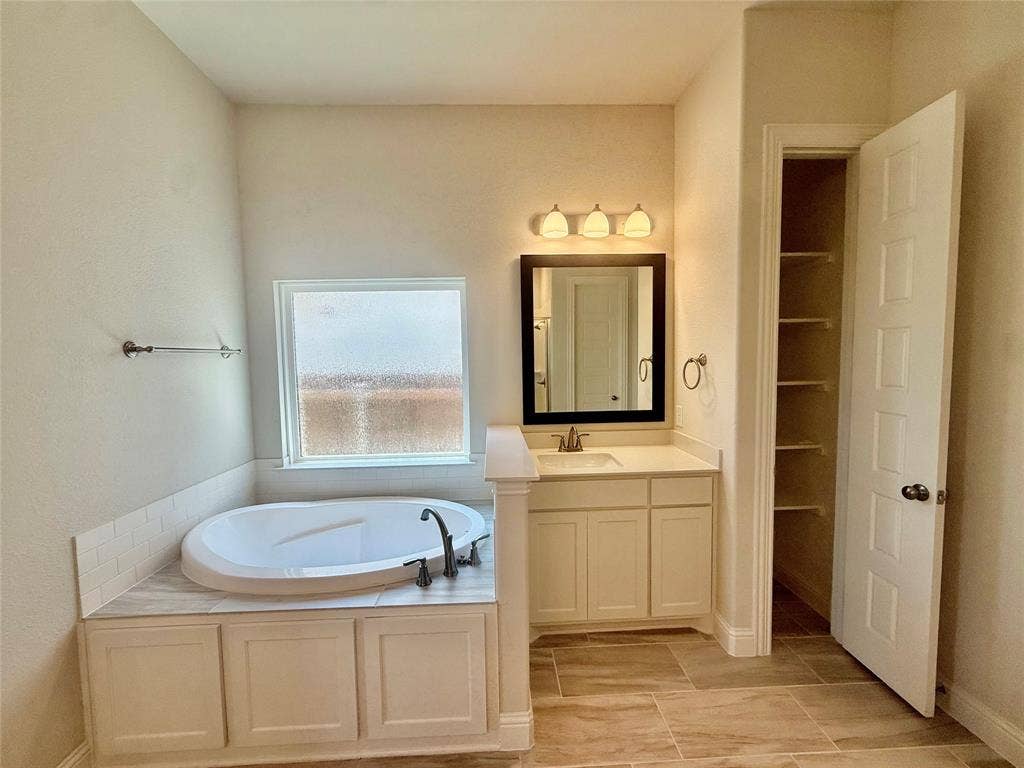 3834 Foot Hills Drive, Midlothian, TX 76065