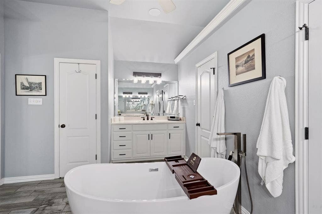 10 Trailside Court, Mansfield, TX 76063 10 Trailside Court, Mansfield, TX 76063