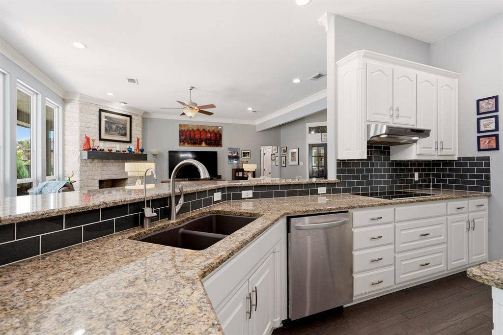 10 Trailside Court, Mansfield, TX 76063 10 Trailside Court, Mansfield, TX 76063