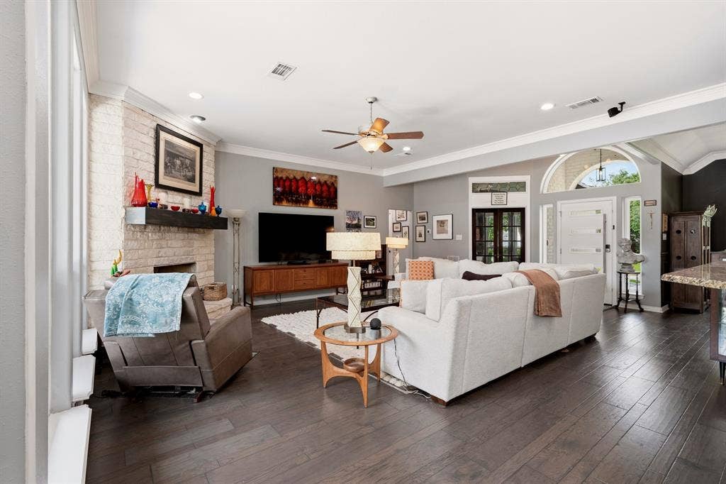 10 Trailside Court, Mansfield, TX 76063 10 Trailside Court, Mansfield, TX 76063