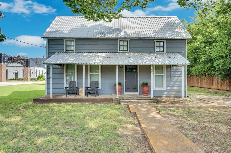 Property photo for 401 E Avenue G, Midlothian, TX