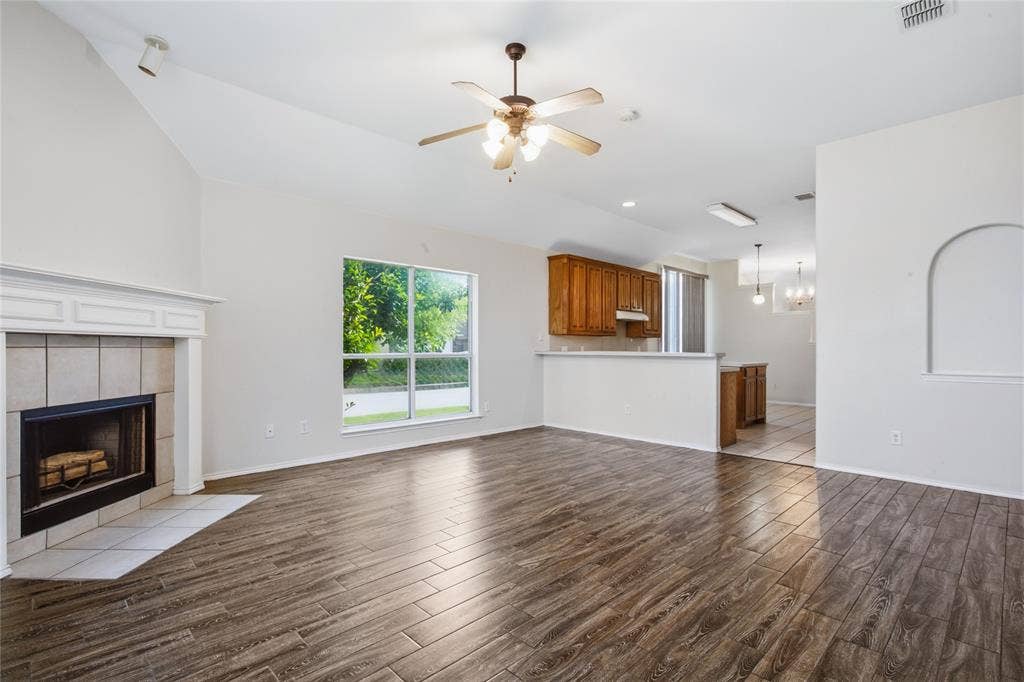 8377 Edgepoint Trail, Fort Worth, TX 76053 8377 Edgepoint Trail, Fort Worth, TX 76053