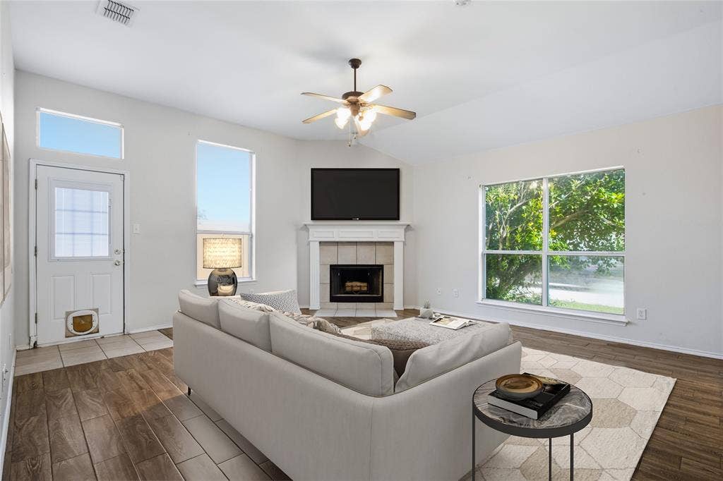 8377 Edgepoint Trail, Fort Worth, TX 76053 8377 Edgepoint Trail, Fort Worth, TX 76053