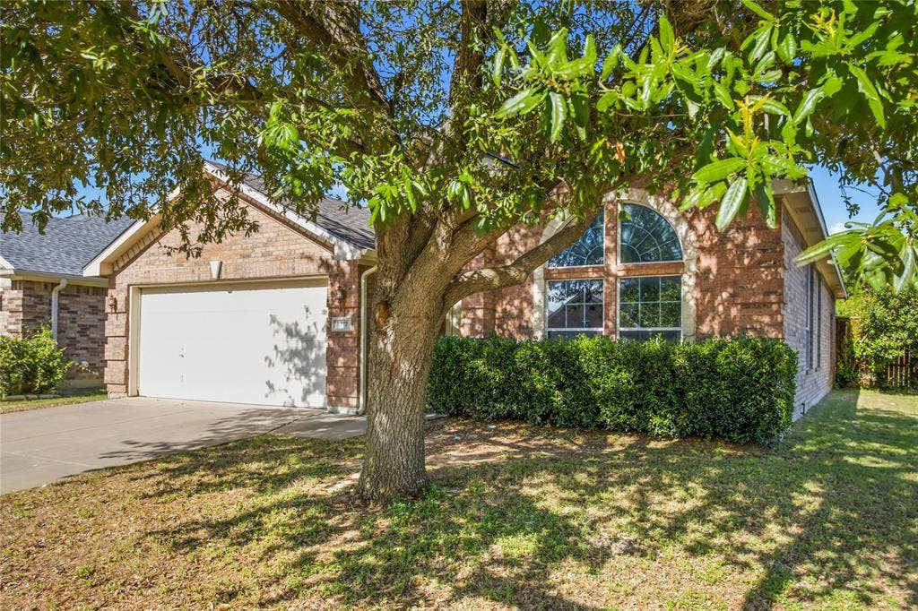 8377 Edgepoint Trail, Fort Worth, TX 76053 8377 Edgepoint Trail, Fort Worth, TX 76053