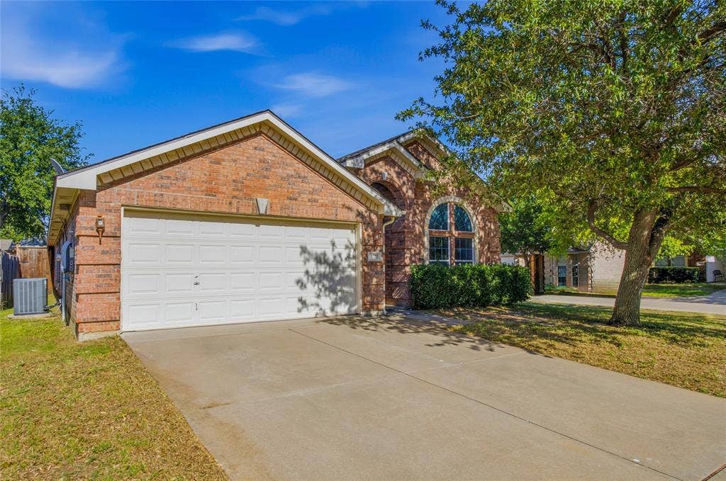 8377 Edgepoint Trail, Fort Worth, TX 76053 8377 Edgepoint Trail, Fort Worth, TX 76053