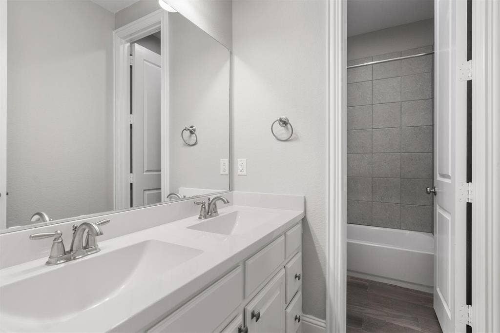 1217 7th Street, Argyle, TX 76226 Front guest bath