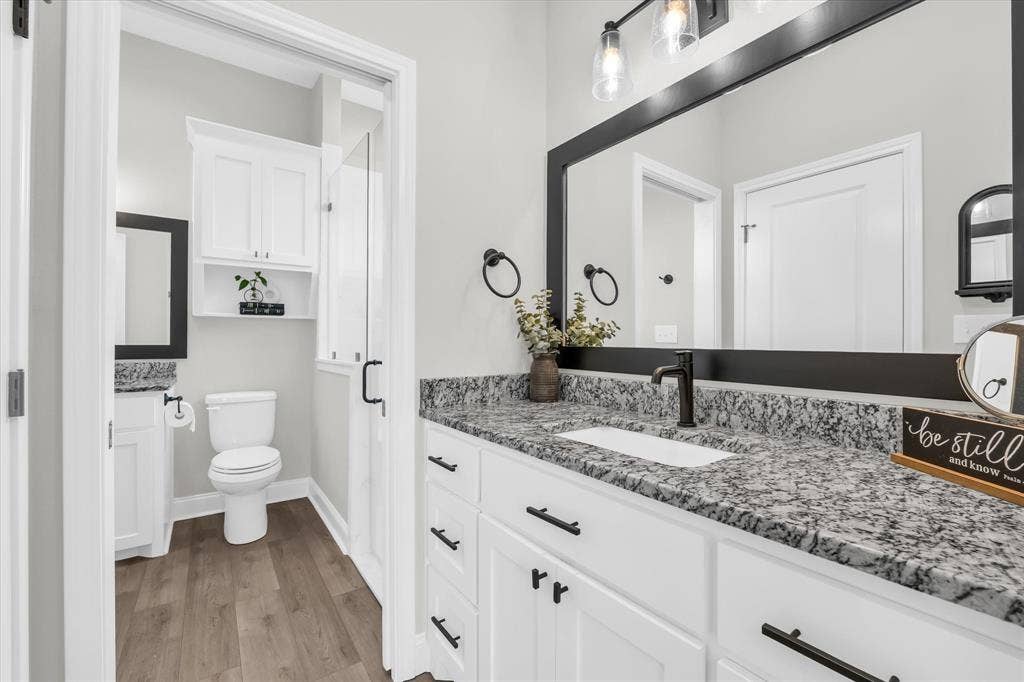 154 Water View Lane, Robinson, TX 76706 shared secondary bathroom for use by bedroom 3 and 4