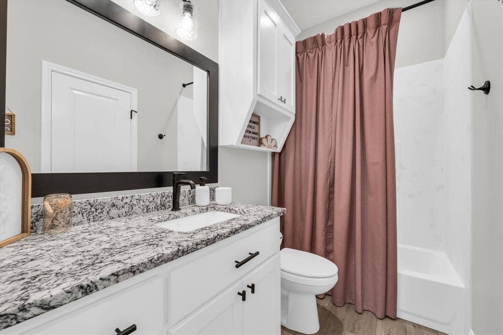 154 Water View Lane, Robinson, TX 76706 ensuite private secondary bathroom