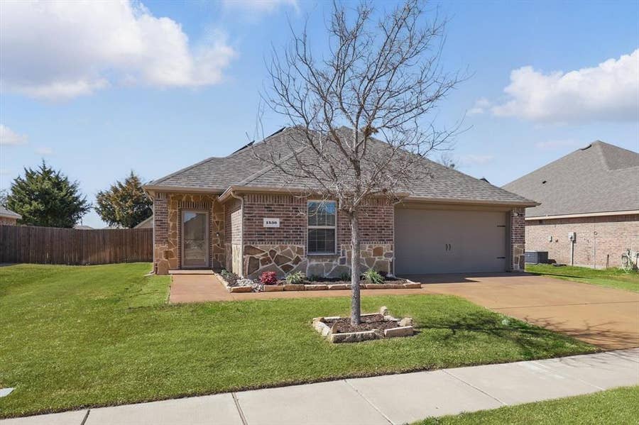 Property photo for 1530 Woodlake Drive, Waxahachie, TX