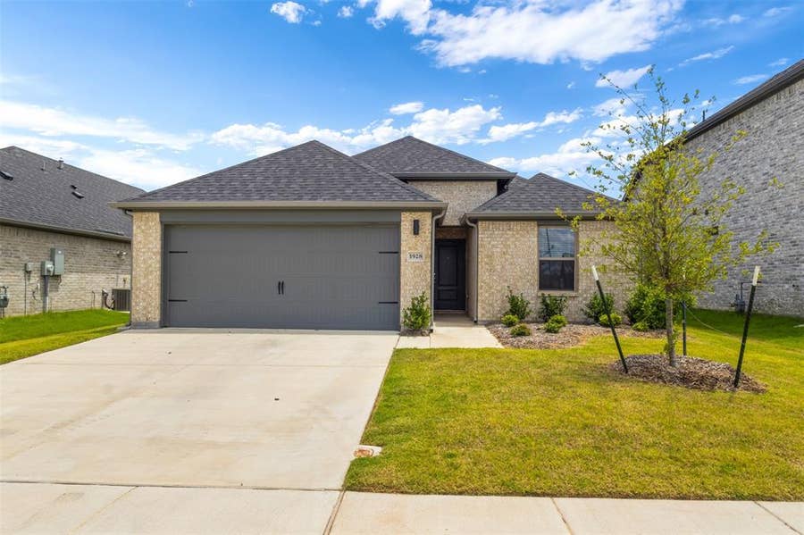 Property photo for 1928 Laurel Park Lane, Seagoville, TX