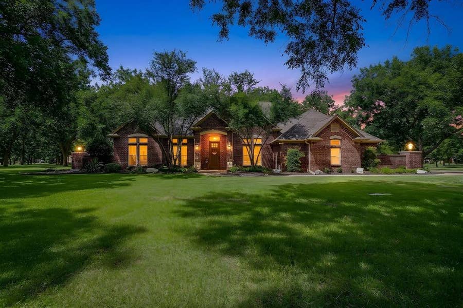 Property photo for 7406 Hampton Drive, Granbury, TX