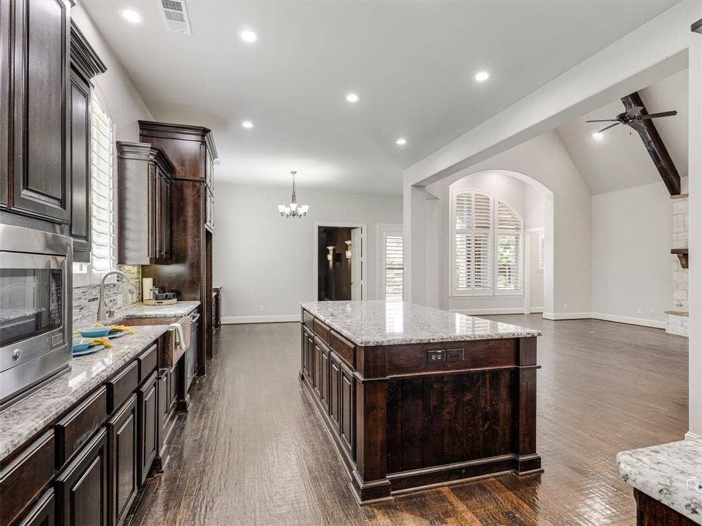 600 Abbey Lane, Prosper, TX 75078 Gourmet Island Kitchen