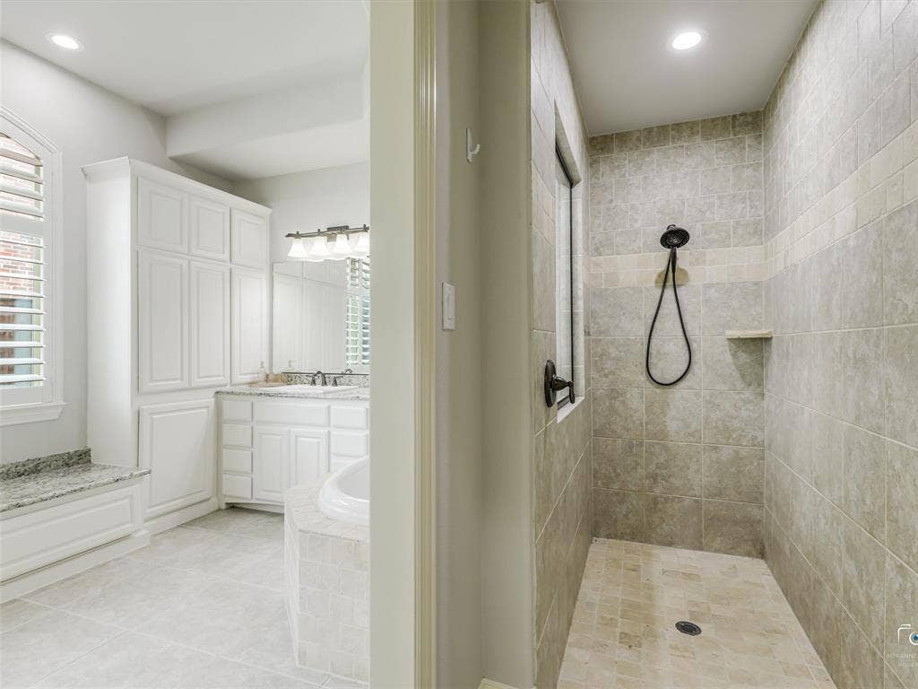 600 Abbey Lane, Prosper, TX 75078 Primary Bath with walkin shower