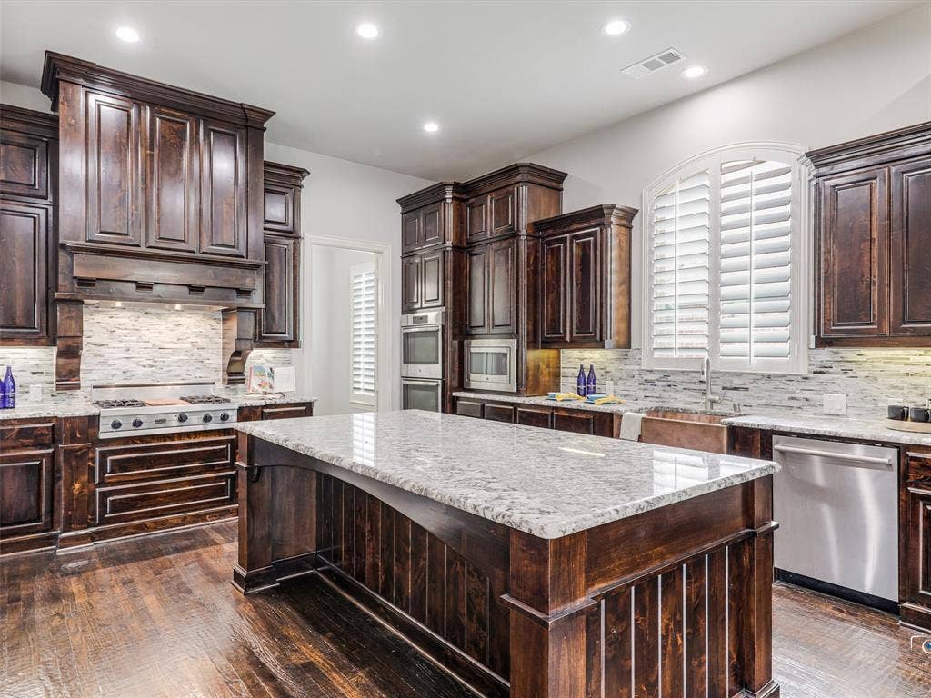 600 Abbey Lane, Prosper, TX 75078 Lots of Natural Light