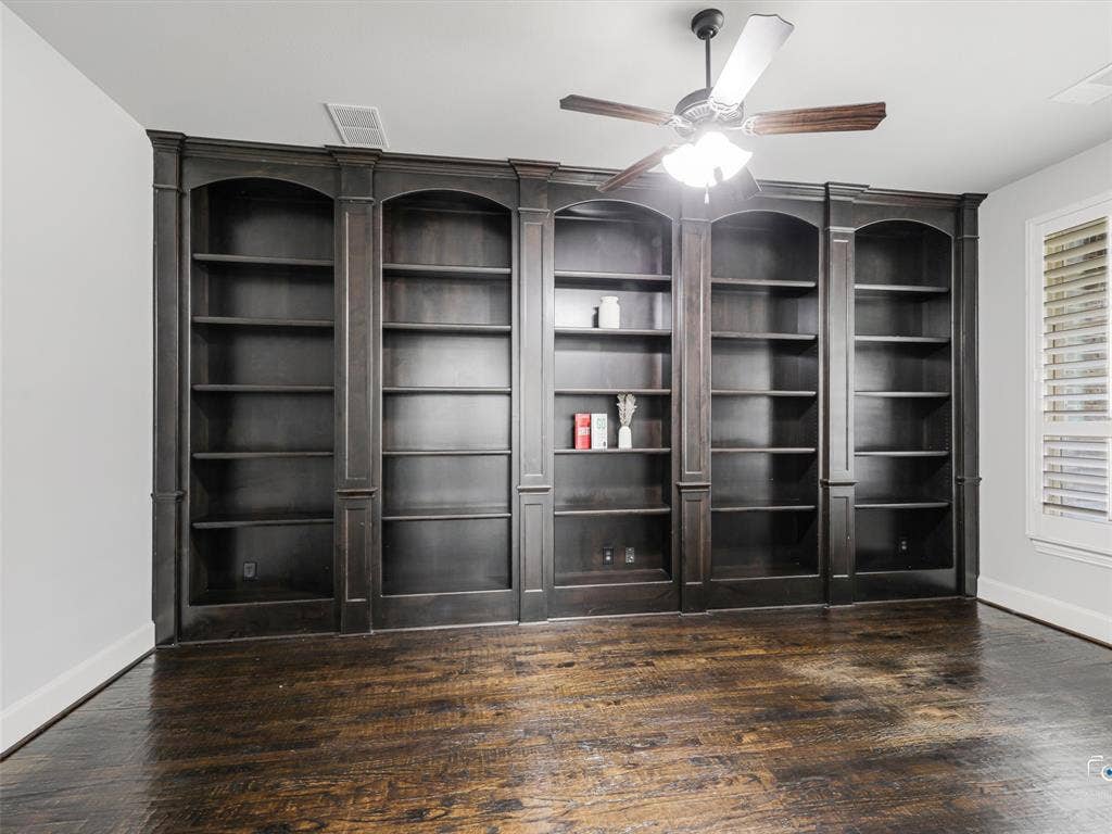 600 Abbey Lane, Prosper, TX 75078 Private office w/ built-in book shelf