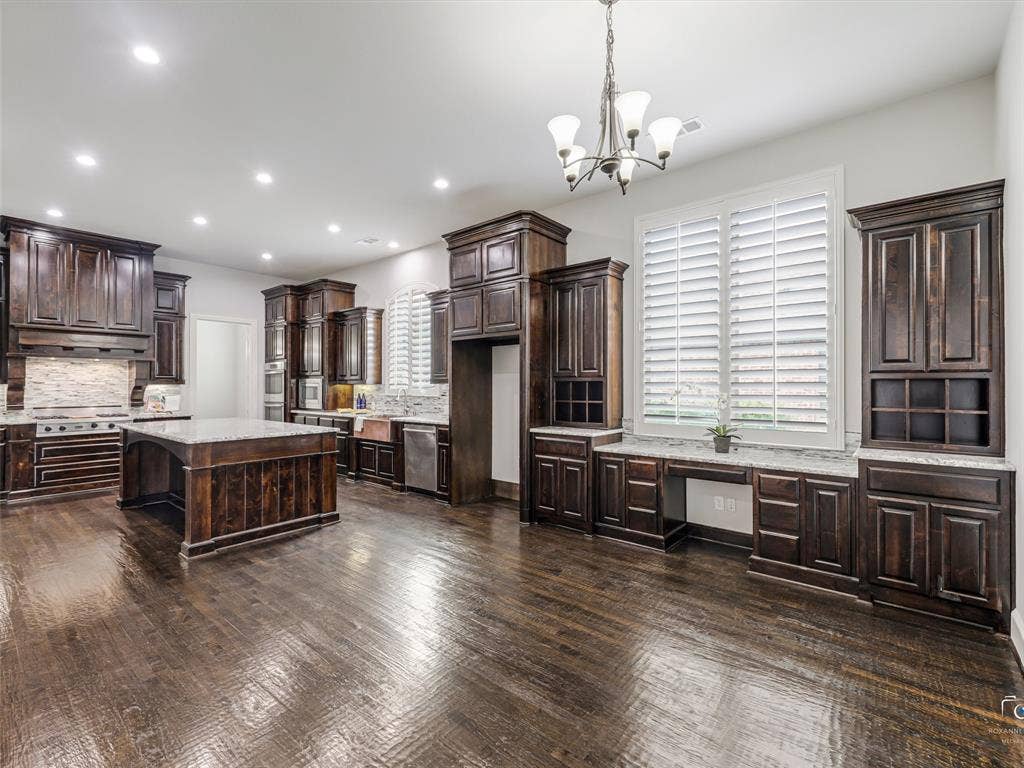 600 Abbey Lane, Prosper, TX 75078 Large kitchen with buffet