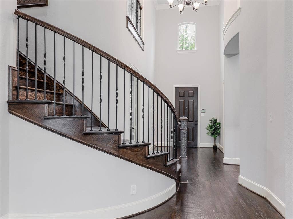 600 Abbey Lane, Prosper, TX 75078 Grand Curved Staircase