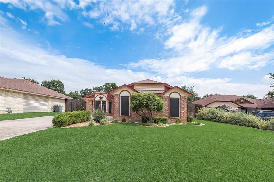 Property photo for 302 Manana Drive, Grand Prairie, TX