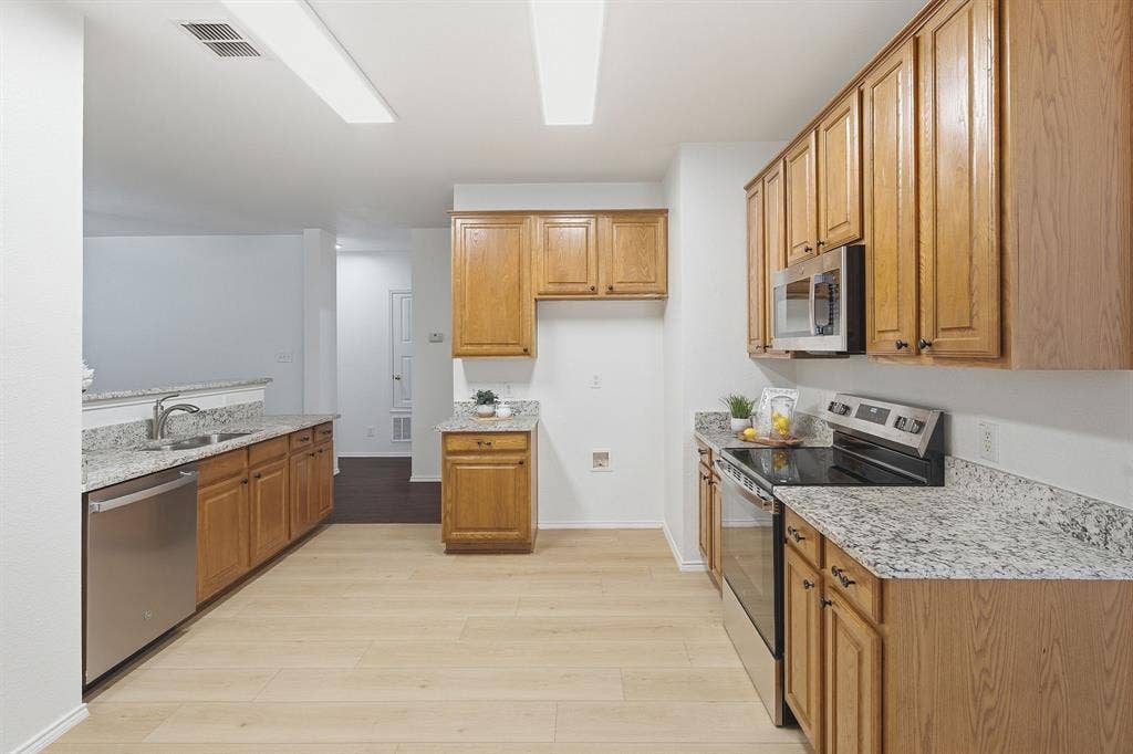 2416 Dalhart Trail, McKinney, TX 75072 2416 Dalhart Trail, McKinney, TX 75072