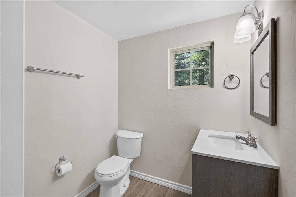 7540 Buggy Hub Trail, Athens, TX 75751 upstairs bath