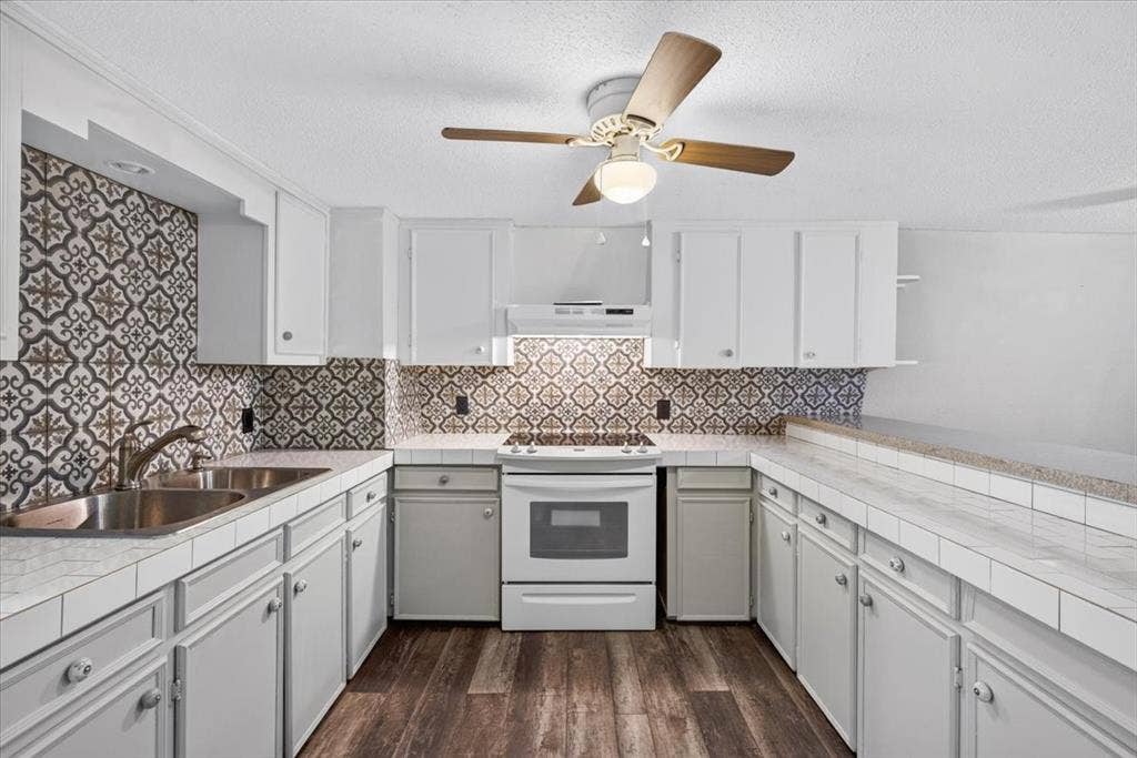 7540 Buggy Hub Trail, Athens, TX 75751 lots of cabinet space