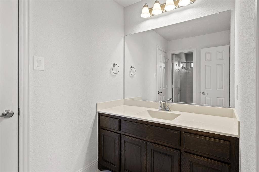 604 Cody Lane, Mansfield, TX 76063