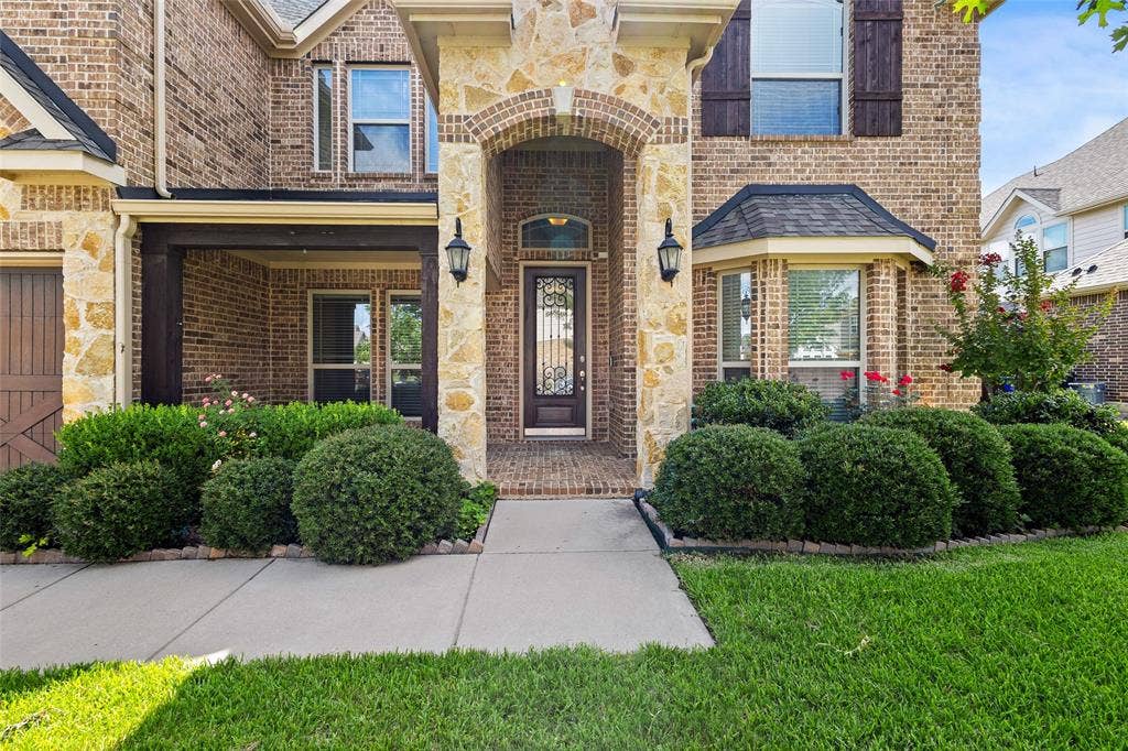 604 Cody Lane, Mansfield, TX 76063