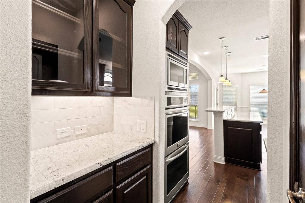 604 Cody Lane, Mansfield, TX 76063