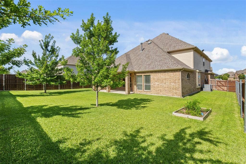 604 Cody Lane, Mansfield, TX 76063