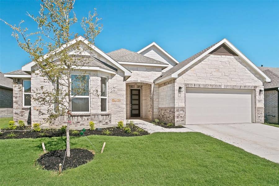 Property photo for 116 Hudson Lane, Justin, TX