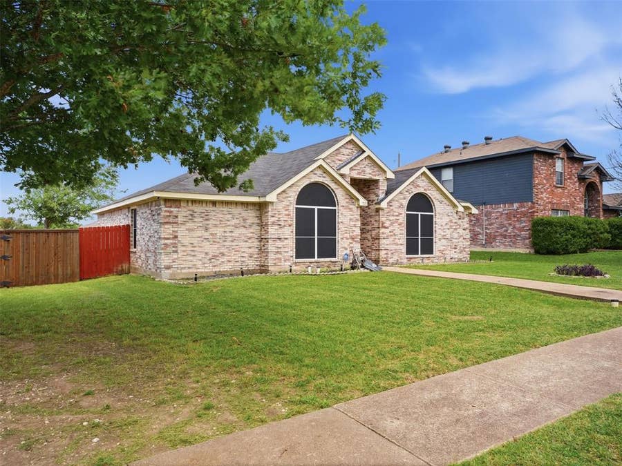 Property photo for 1531 Rebecca Lane, Lancaster, TX