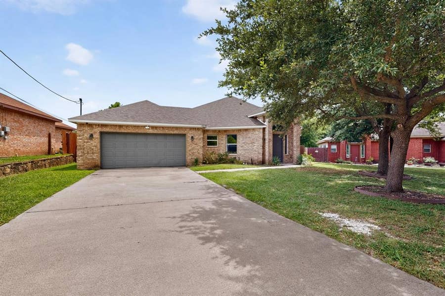 Property photo for 2230 Larry Drive, Dallas, TX