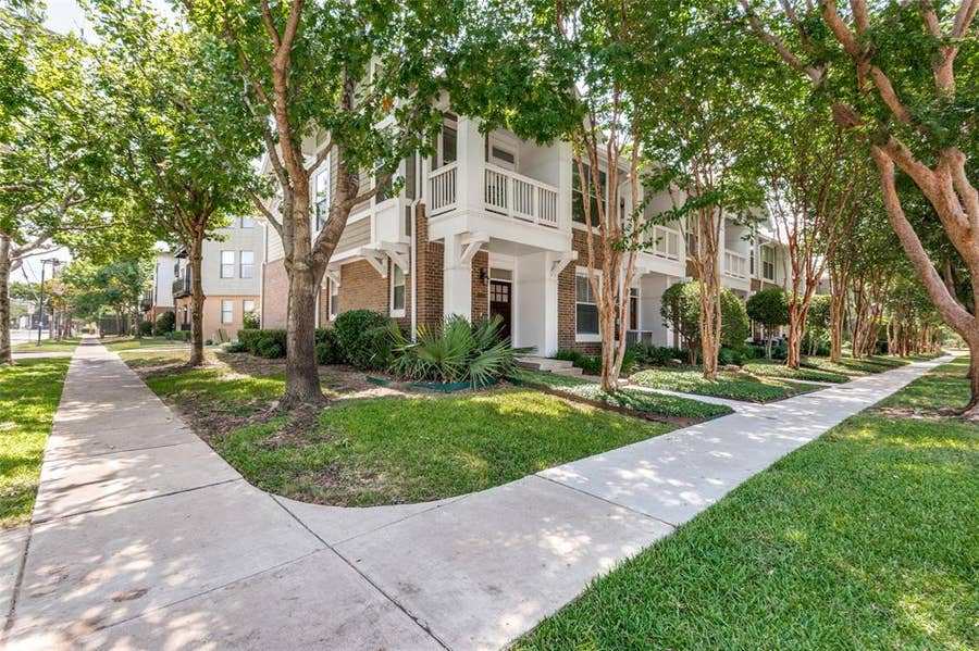 Property photo for 1872 Summit Avenue, Dallas, TX