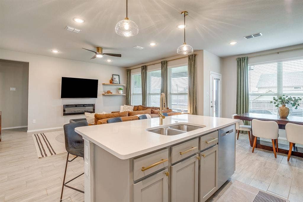 14124 Cassiopeia Drive, Haslet, TX 76052 Dual basin stainless sink plus stainless steel appliances.
