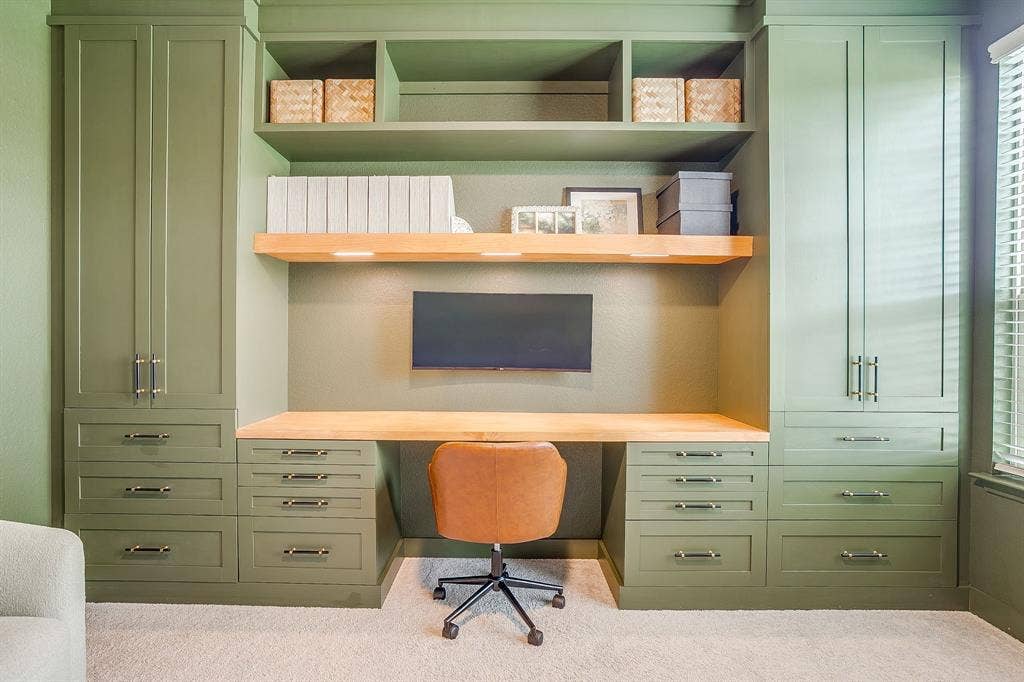 14124 Cassiopeia Drive, Haslet, TX 76052 Complete built in desk and home office system.
