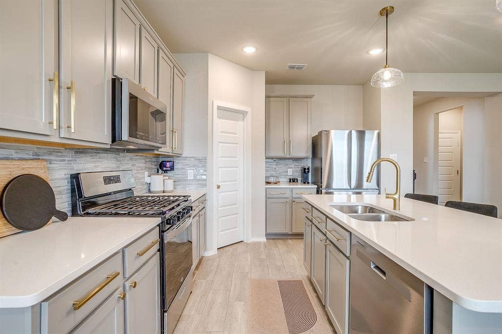14124 Cassiopeia Drive, Haslet, TX 76052 Quartz countertops, Gas cooking, gold hardware and faucet.