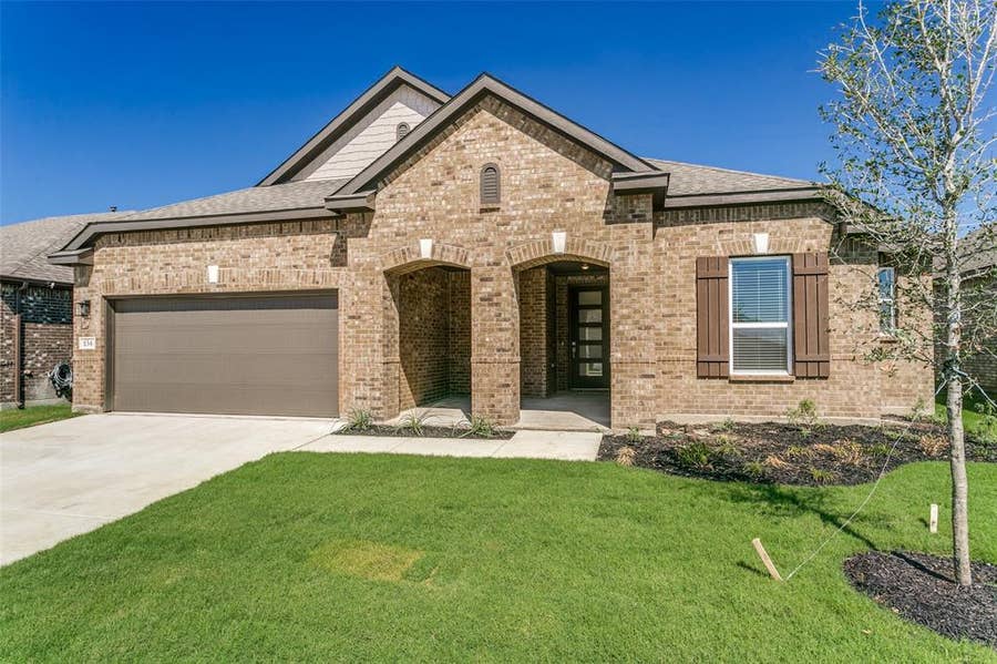 Property photo for 154 Hudson Lane, Justin, TX