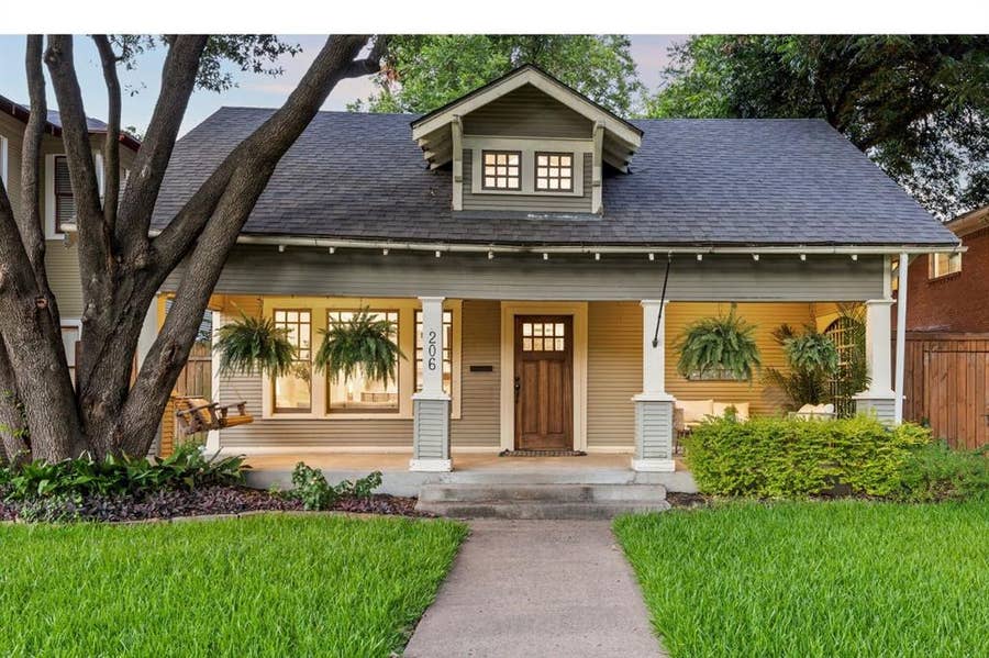 Property photo for 206 S Edgefield Avenue, Dallas, TX