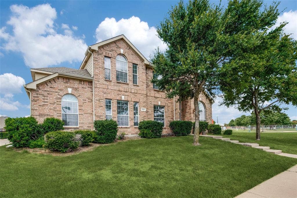 323 Del Cano Drive, Allen, TX 75002 323 Del Cano Drive, Allen, TX 75002