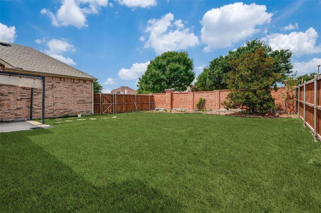 323 Del Cano Drive, Allen, TX 75002 323 Del Cano Drive, Allen, TX 75002