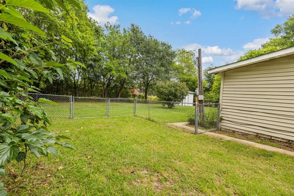 110 W Shadowwood Street, Gun Barrel City, TX 75156 110 W Shadowwood Street, Gun Barrel City, TX 75156