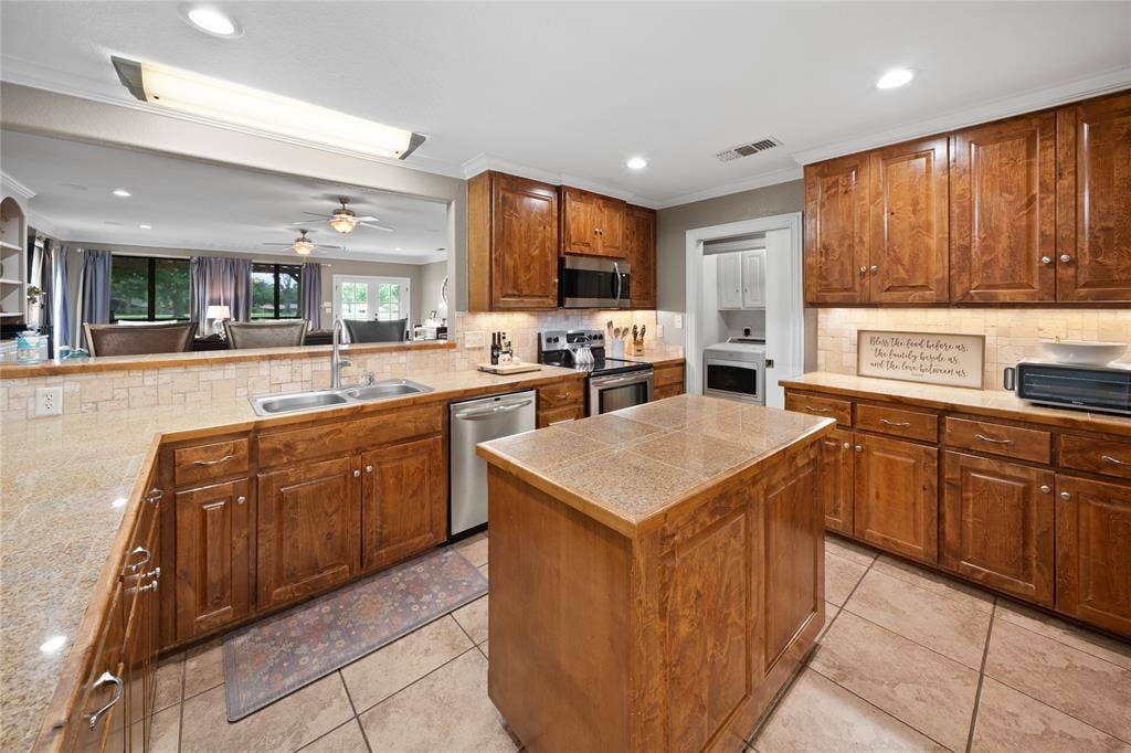 155 Fairway Drive, Bullard, TX 75757 155 Fairway Drive, Bullard, TX 75757