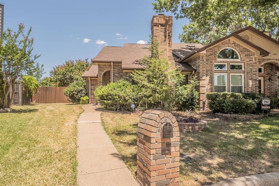 Property photo for 6402 Valleybrooke Court, Arlington, TX