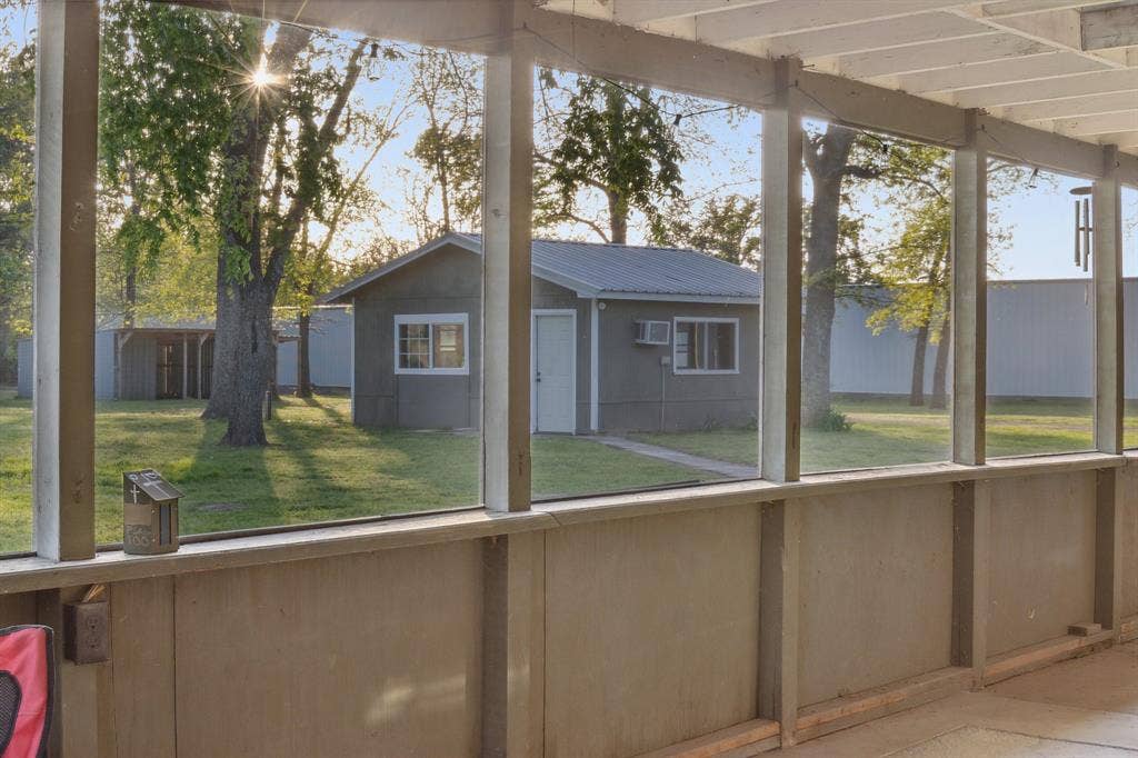 2338 N Tool Dr, Seven Points, TX 75143
