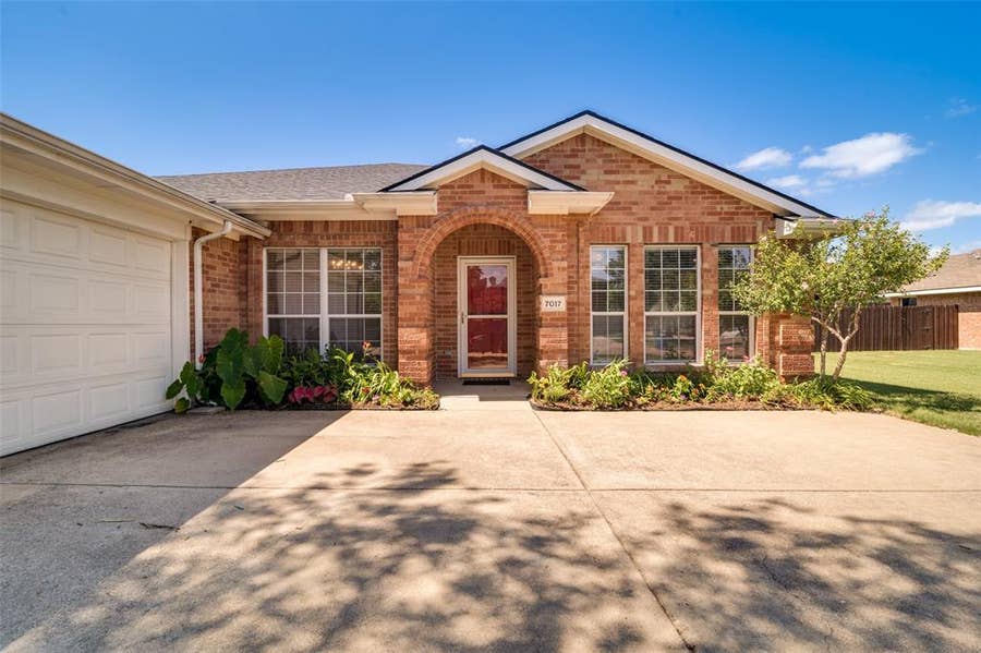 Property photo for 7017 Travelers Crossing, Rowlett, TX
